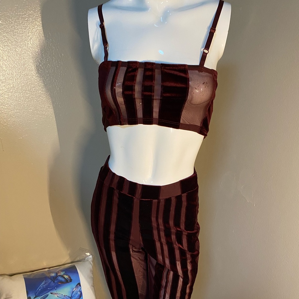 Xlarge women’s burgundy 2 piece velvet and sheer
